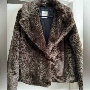Like new Abercrombie faux fur jacket